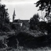 kapelica-ob-vhodu-v-vrtu1924-pogled-iz-vrtasredi-50